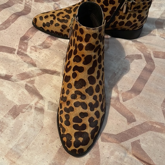 Steven Madden leopard ankle booties. - Picture 4 of 6